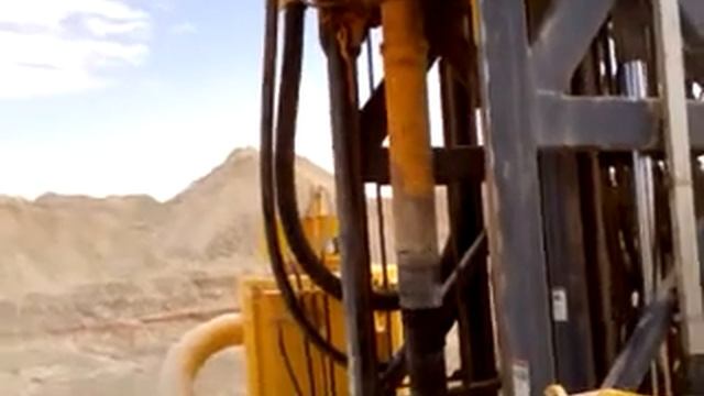 A damaged rod in a PitPiver drilling machine -no a смотреть онлайн