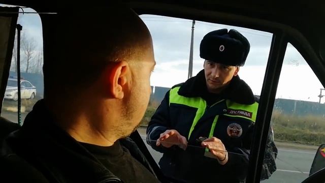ДПС : А Вас я попрошу запись прекратить, это моё законное право! смотреть онлайн