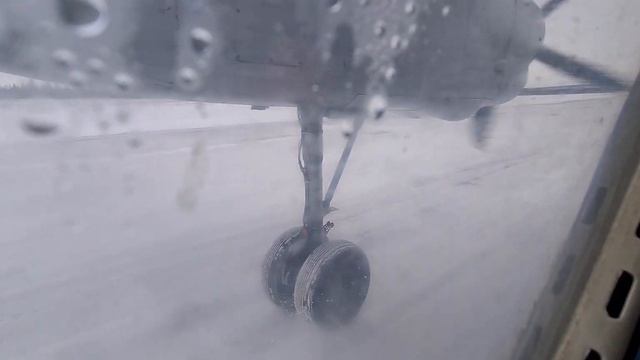 Взлет из аэропорта Батагай, в марте 2023 на Ан-24 Полярные авиалинии, рейс Батагай-Якутск смотреть онлайн