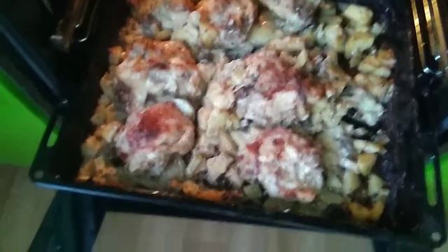 Куринные бедрышка запечённые с овощами часть 3 смотреть онлайн