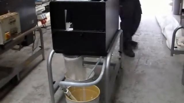 Ceetec P40 - maszyna lakierująca do drewna dla mniejszych zakładów (4) смотреть онлайн