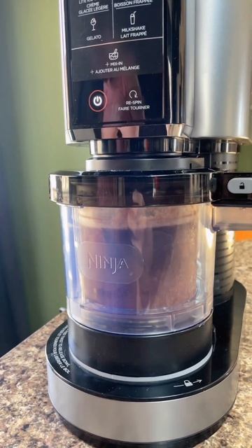 My kids are obsessed with this thing! #creami #ninjacreami #creamirecipes #easy #howto #icecream смотреть онлайн
