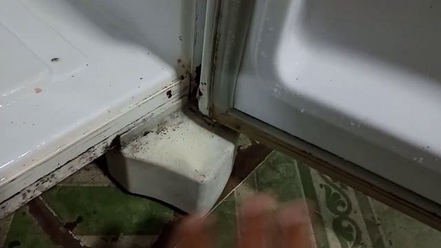 Geladeira Esmaltec RCD34, o que fazer com a molhadeira. смотреть онлайн