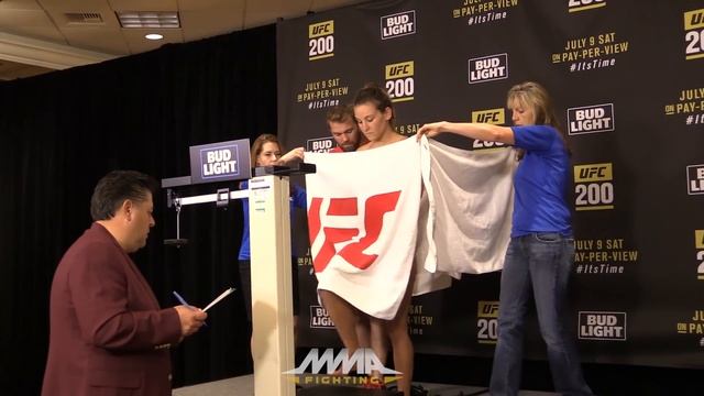 UFC 200 Weigh-Ins: Miesha Tate Beats Buzzer to Make Weight смотреть онлайн