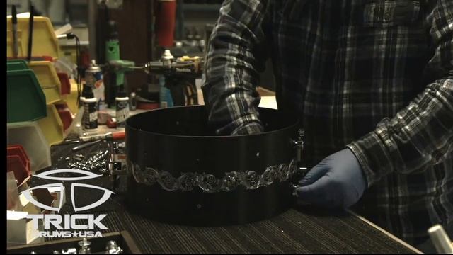 Trick Drums Custom AL13 Hand Engraved Snare Drum смотреть онлайн