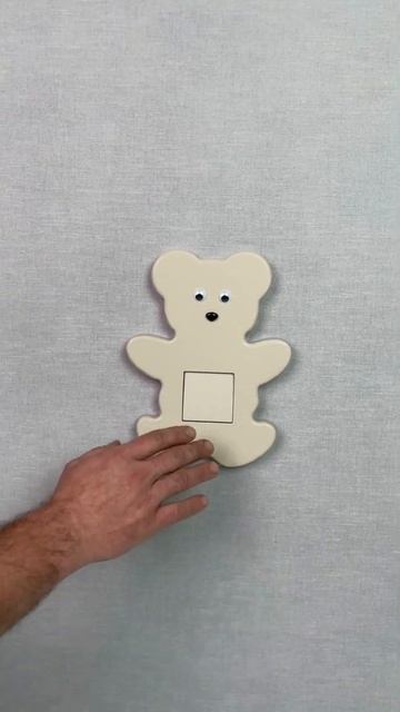 Авторский встраиваемый выключатель с декоративной накладкой «Мишка». смотреть онлайн