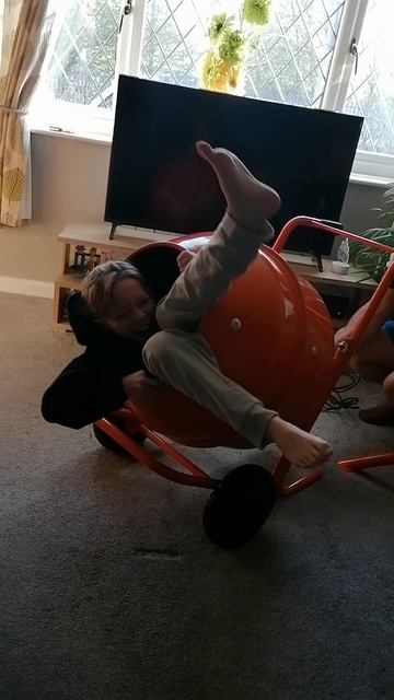 New mixer fun. #tools #garden #gardening #landscape #kids #injury #kidsgettinghurt смотреть онлайн