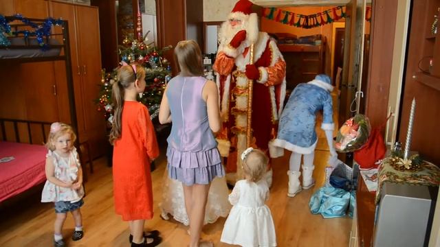 11 Дед Мороз и мешок с подарками смотреть онлайн