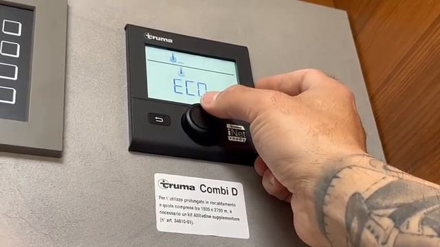 Funcionamiento de la centralita Truma analógica смотреть онлайн