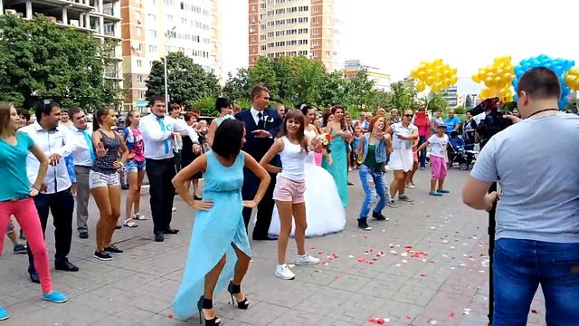 Флэшмоб у загса 8августа 2014 года смотреть онлайн