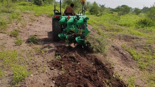 John Deere 5210 with 3 bottom reversible plough смотреть онлайн