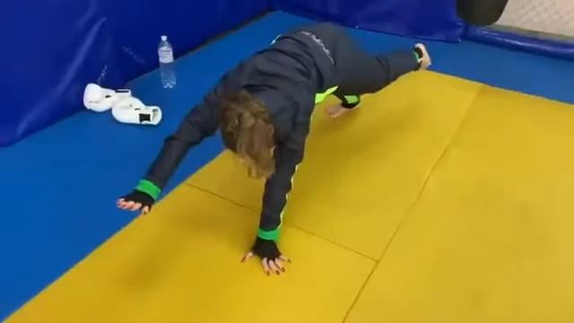 Женская сушка в весогоночный костюме "Weight Killer” смотреть онлайн