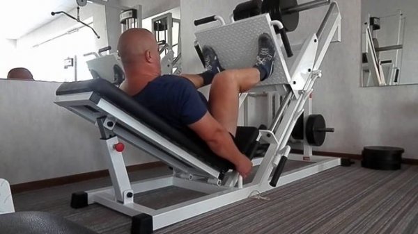 Шляма Андрей. Жим ногами 200 кг на 101 пов.