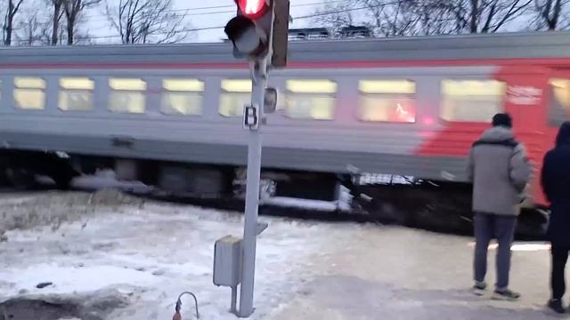 Электропоезд эт2м-132 Сообщением Санкт-Петербург-Павловск Отправляется с платформы Царское Село смотреть онлайн