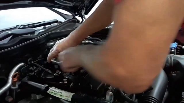 Mercedes E 200 Zündspule defekt erkennen, und wechseln. смотреть онлайн