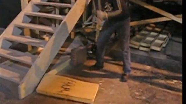 SAW 2 - The Traps Of Jigsaw - Bits And Pieces смотреть онлайн