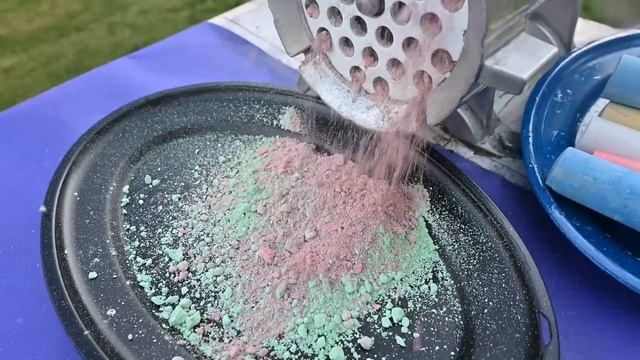 CHALK vs MEAT GRINDER EXPERIMENT смотреть онлайн