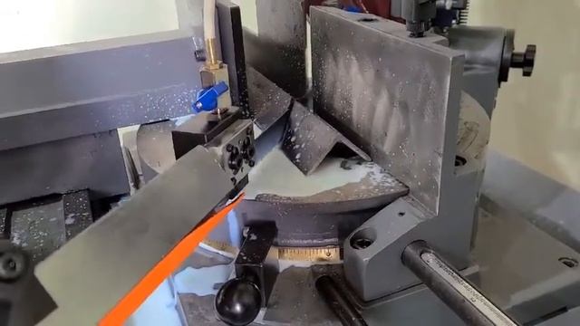 줄리앙코리아 톱기계 반자동밴드쏘 S-200R смотреть онлайн