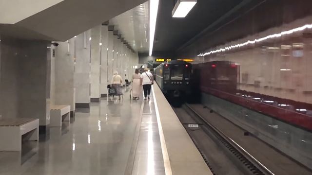 81-717/714.5М На станции Коммунарка смотреть онлайн