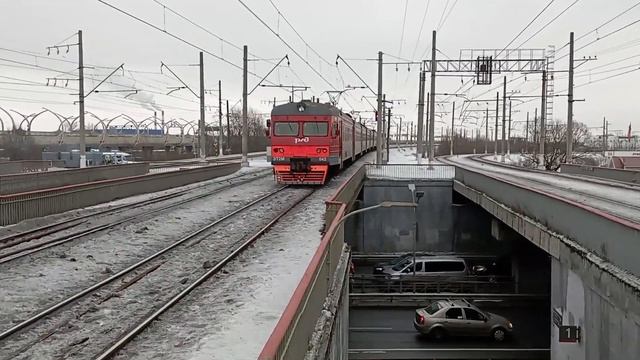 Электропоезд эт2м-042 До Ораниенбаум-1 и Электропоезд эт2м-061 До Санкт-Петербург Ленинский Проспек смотреть онлайн