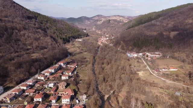 Дрон минава над дъгата смотреть онлайн