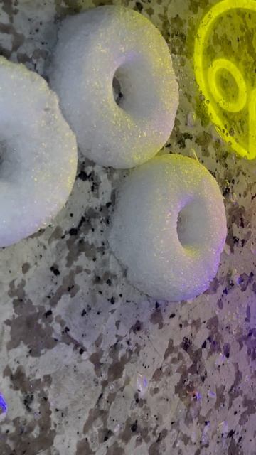 Refrozen Powdery 🧊 Ice Donuts 🍩 Asmr | Pure White Donut 🧊 Ice #asmr #shorts #satisfying #mukbang смотреть онлайн