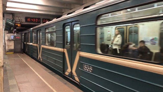 81-717/714.5М На станции Юго-Западная смотреть онлайн