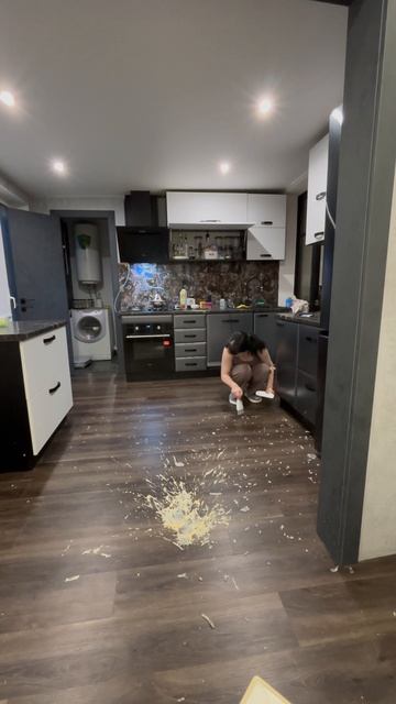 Мать бросалась тарелками