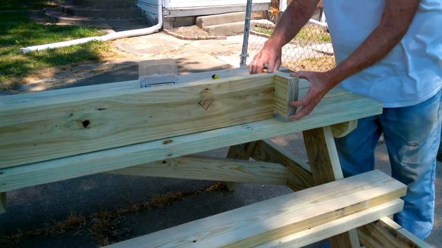 S3E20-4 how to Build a picnic table Pt4 ; Time for the seats смотреть онлайн