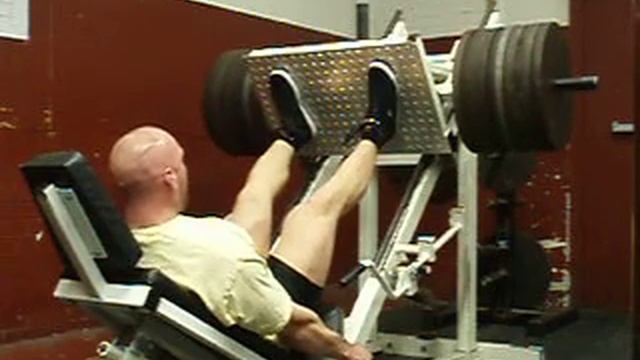 "REAL" 1000 lb leg press x 5 Reps, no half reps ! смотреть онлайн