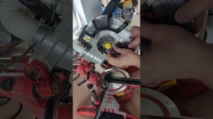 Как поменять диск на торцовочной пиле