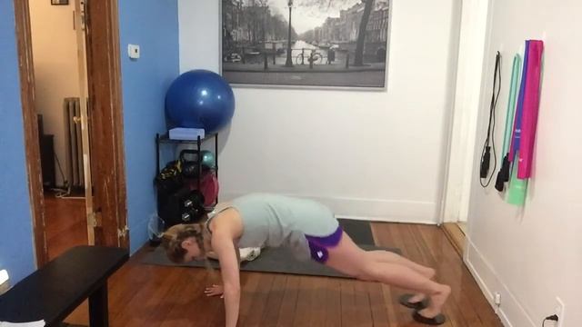 15 Min Core Circuit With Danielle смотреть онлайн