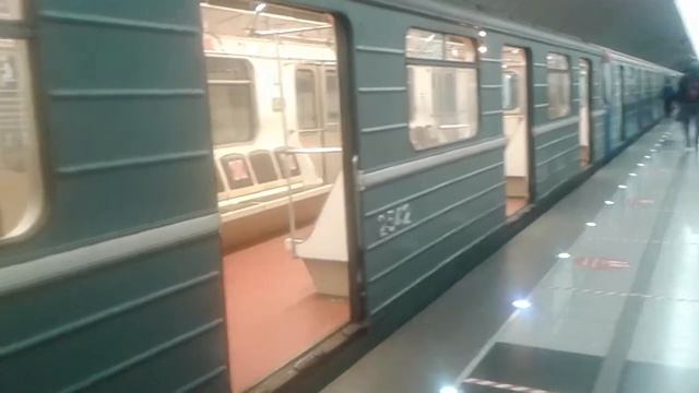 Составы из вагонов 81-717.5М/714.5М смотреть онлайн