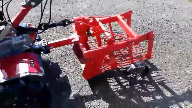 Kopaczka do ziemniaków podłączana do ciągników jednoosiowych i traktorków GW KR03F смотреть онлайн