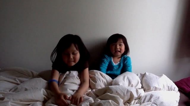 SeriKaren singing "Boku wa Kuma" by Utada смотреть онлайн