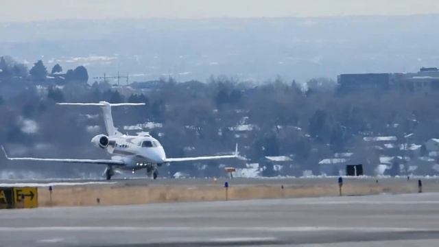 Embraer Phenom 300 N347QS Takeoff Rocky Mountain Metro Airport смотреть онлайн