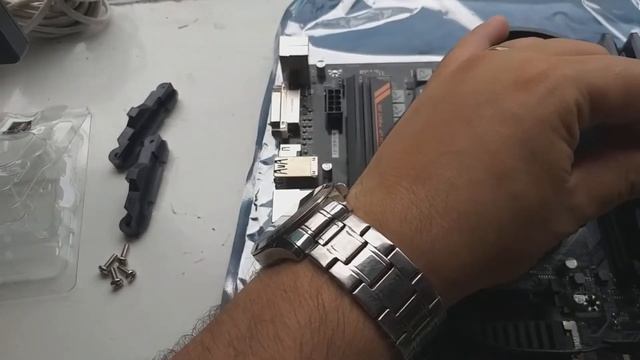 COMO INSTALAR O COOLER BOX AMD RYZEN WRAITH STEALTH AM4 смотреть онлайн