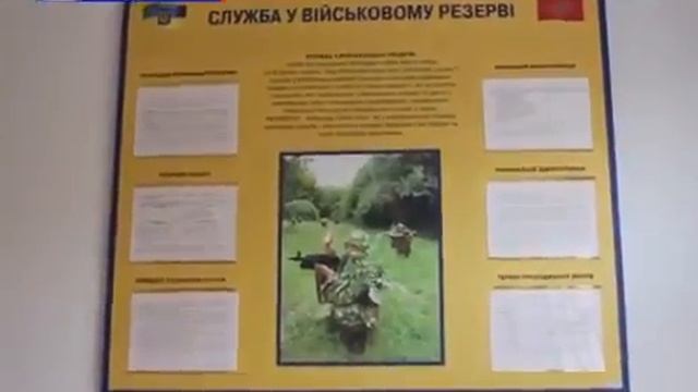 Ивано-Франковск. "Сам иди в своё АТО!" Мать топором отбивает сына от военкома. смотреть онлайн