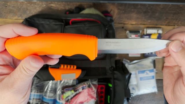 Surviving Winter's Fury: Car Kit Essentials смотреть онлайн