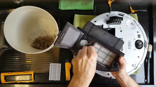 Robô Aspirador Kabum! Smart 700 Limpeza do Robô e do Compartimento de Poeira смотреть онлайн