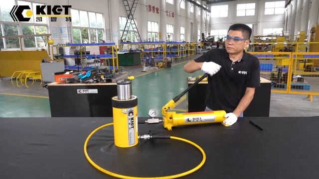 Single Acting Hollow Hydraulic Cylinder P80 Hand Pump Operation Video смотреть онлайн