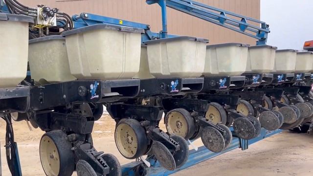 1997 KINZE 2600 For Sale смотреть онлайн