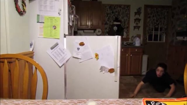 Man VS Refrigerator смотреть онлайн