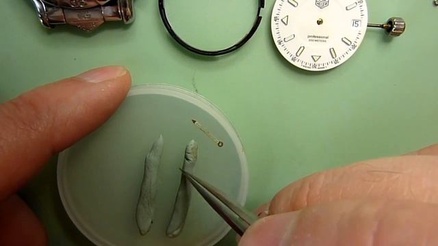 How to ReLume Watch Hands. Part 1. Repair the luminous compound on a Tag Heuer watch. смотреть онлайн