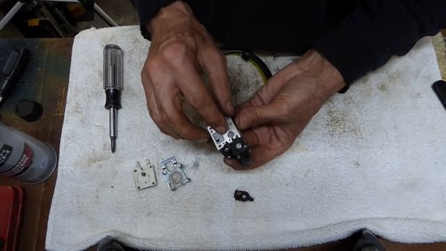 How to FIX a 2 Cycle Engine Trimmer with FUEL PROBLEMS - Won't Start or Run смотреть онлайн