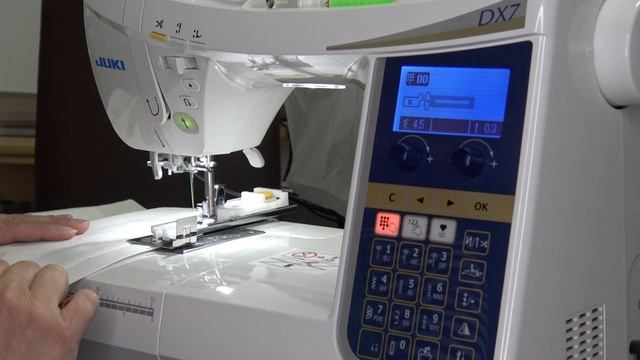 Juki HZL DX7- Der Knopflochfuss смотреть онлайн