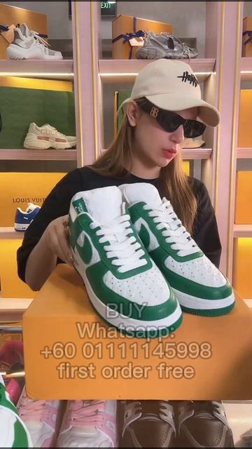 lower price make you gorgeous#prada#hermes#burberry#kenzo#versace#valentinooffwhite смотреть онлайн