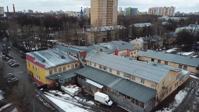 Фабрика-кухня Болшевской трудовой коммуны и дом Стройбюро в Королёве с дрона смотреть онлайн