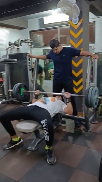 80kg bench press #GetFit смотреть онлайн