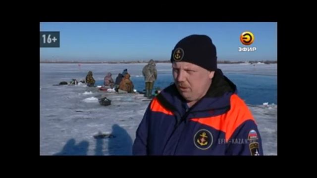 Рыбаки игнорируют предупреждения об опасности выходить на лед смотреть онлайн